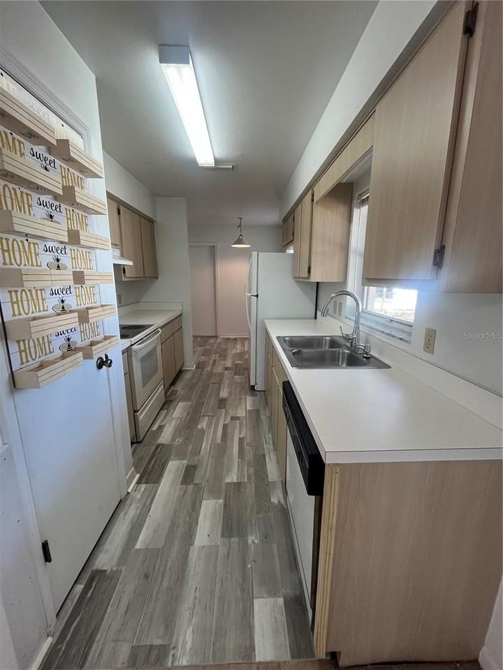 1585 Triangle Dr - Photo 4 of 21