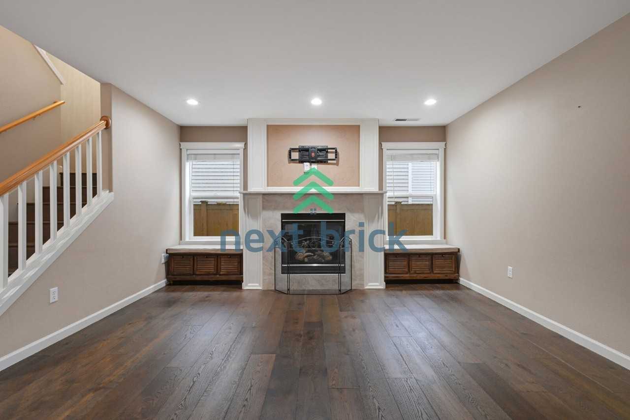 6411 Douglas Ave Se - Photo 5 of 28