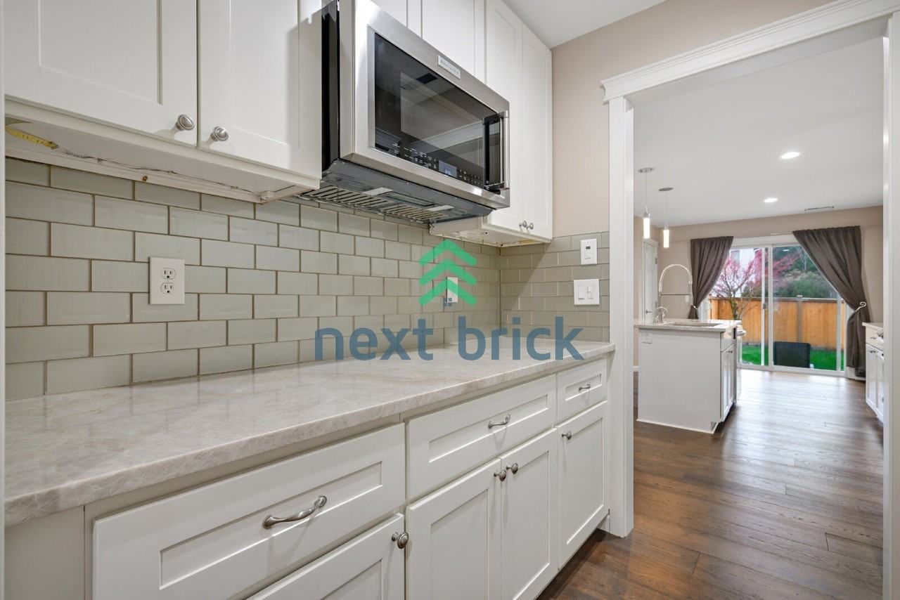 6411 Douglas Ave Se - Photo 7 of 28