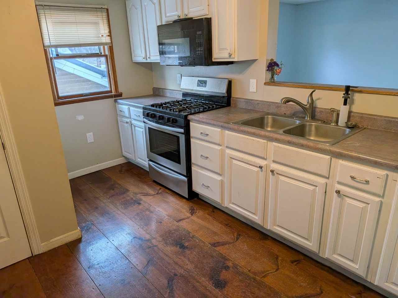 223 School St - Photo 4 of 10