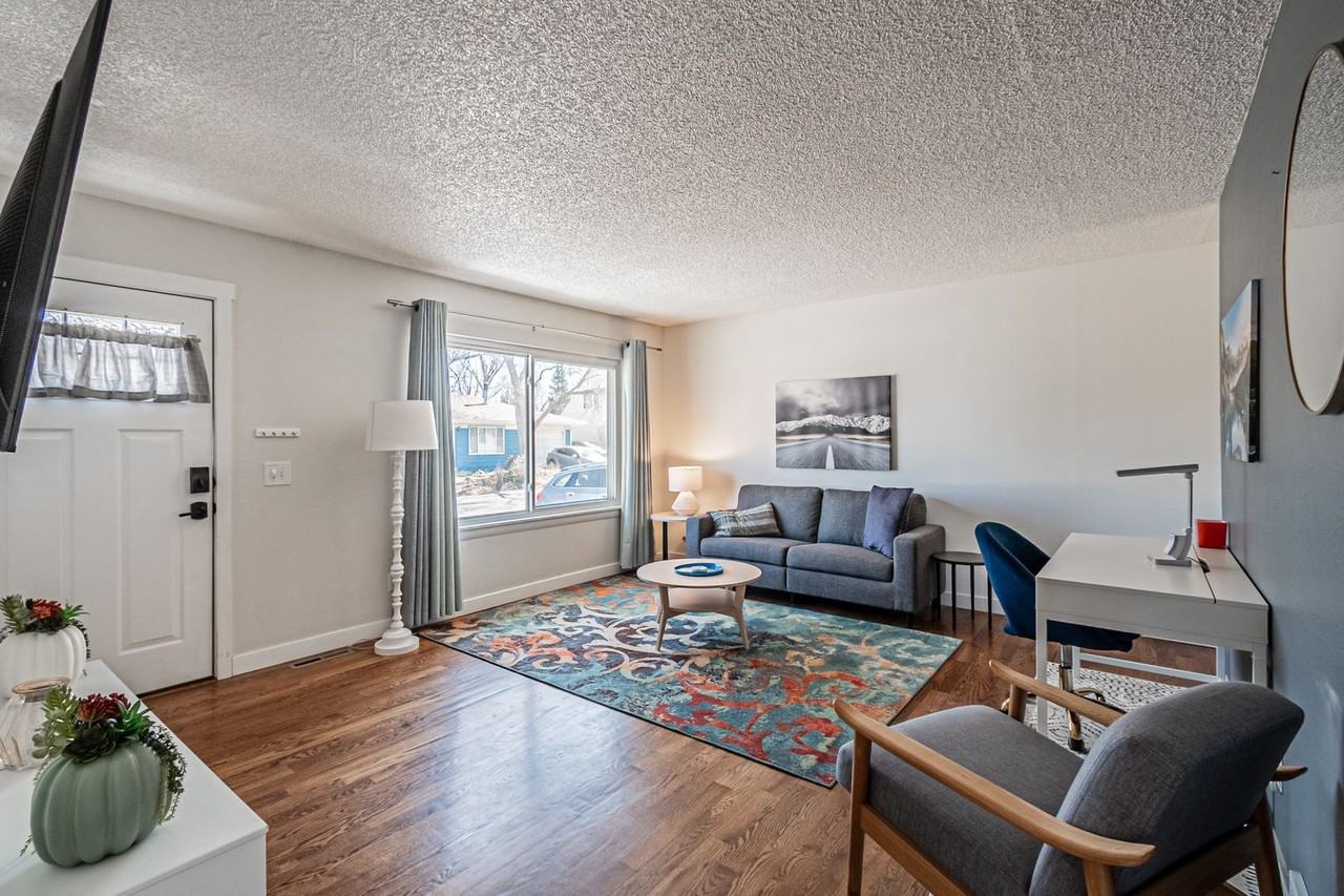 1515 Sagrimore Cir - Photo 3 of 24