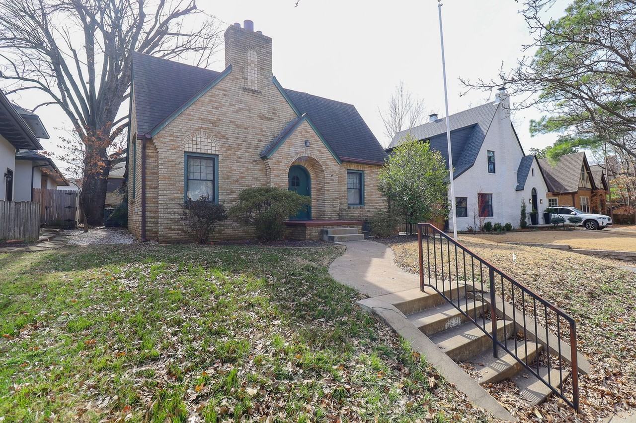 1224 E 27th Pl - Photo 2 of 44