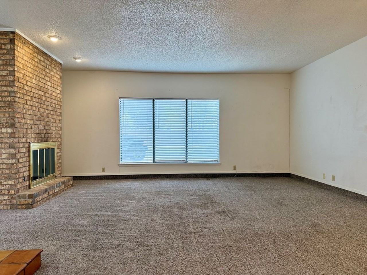 3604 Bedford Ave - Photo 4 of 14