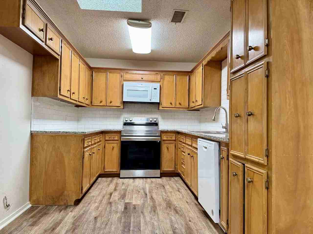 3604 Bedford Ave - Photo 5 of 14