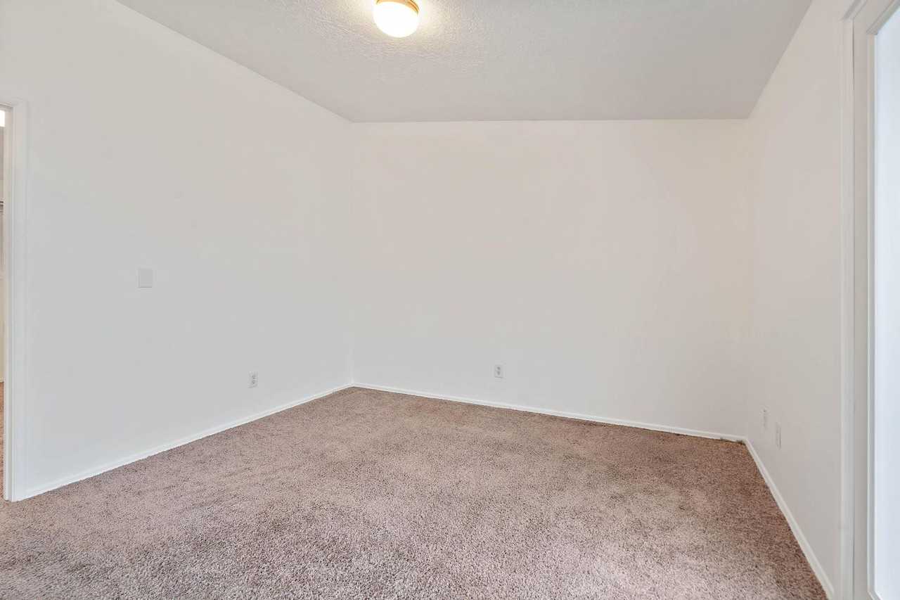 460 N Broadway St #482 - Photo 6 of 33