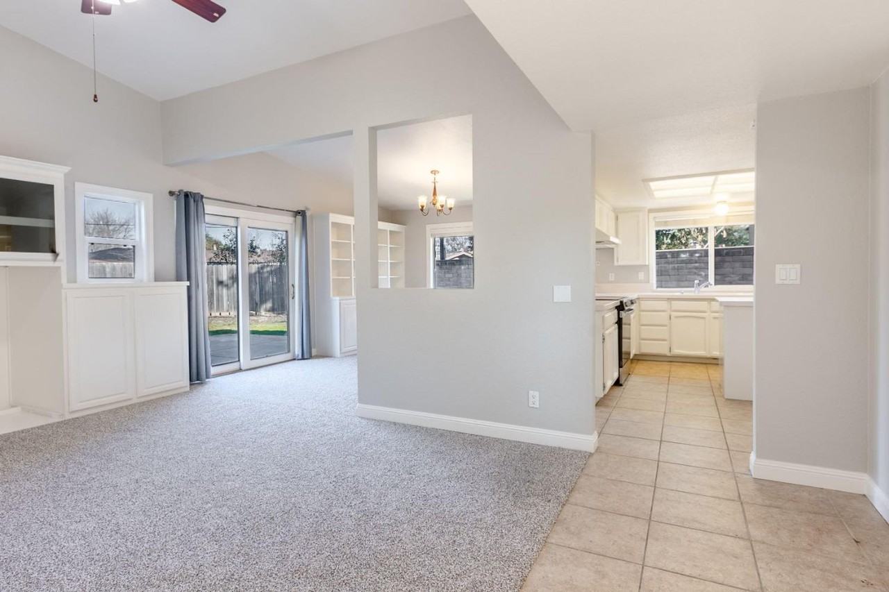 8916 Red Leaf Way - Photo 4 of 28