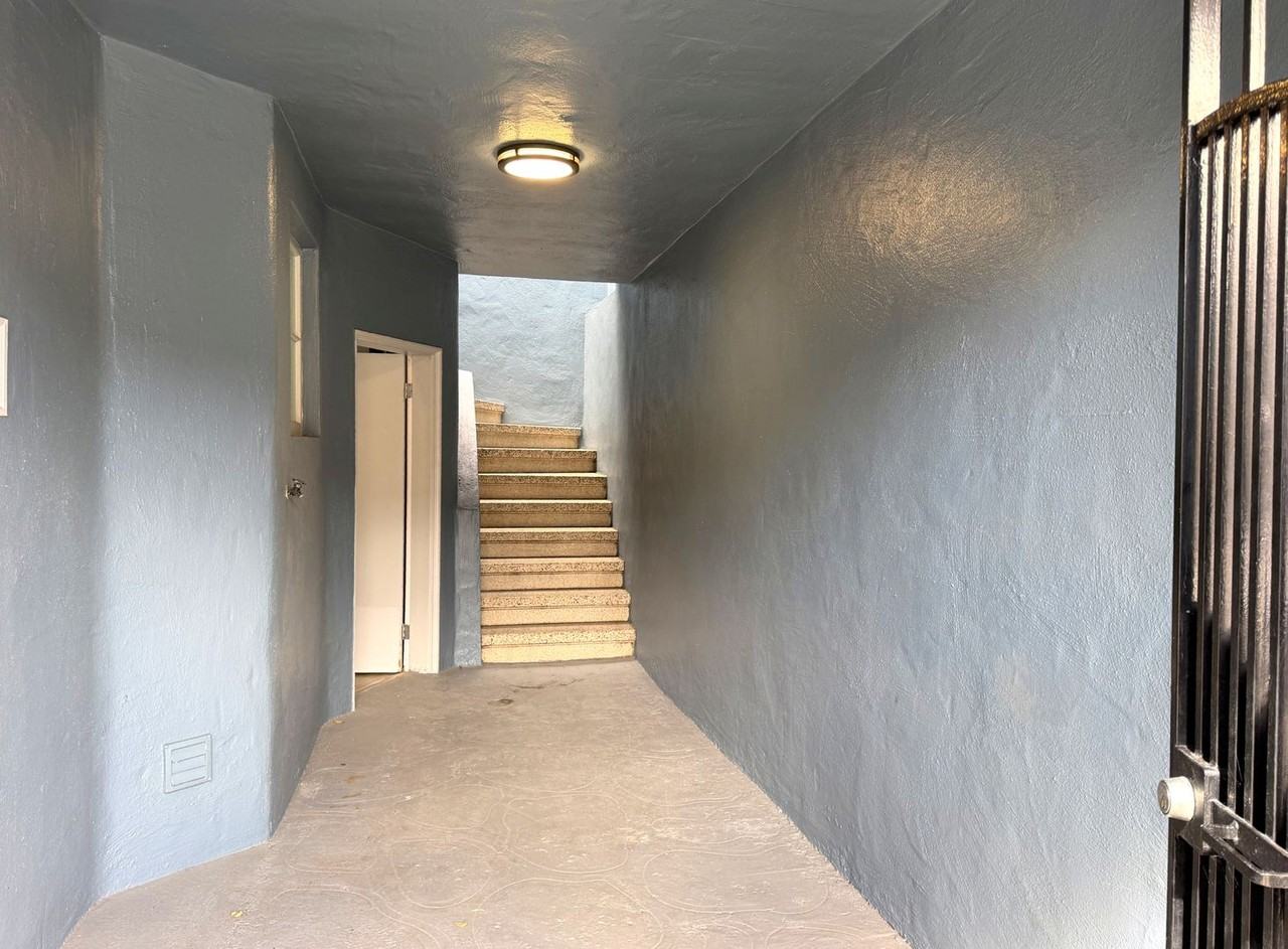 2644 Alemany Blvd - Photo 2 of 29