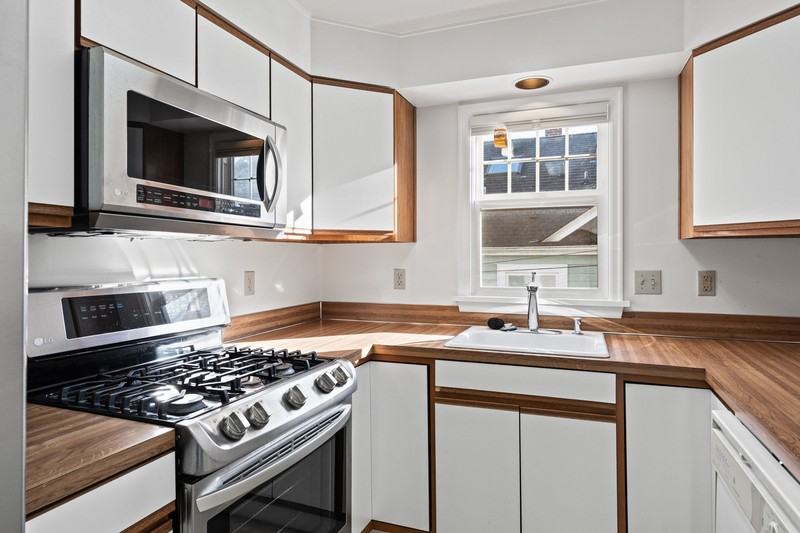 2403 N 44th St #A - Photo 4 of 22