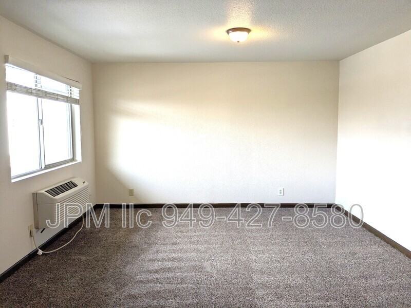 1700 Locust St #8 - Photo 3 of 13