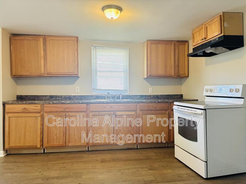 904 E Lincoln St - Photo 4 of 14