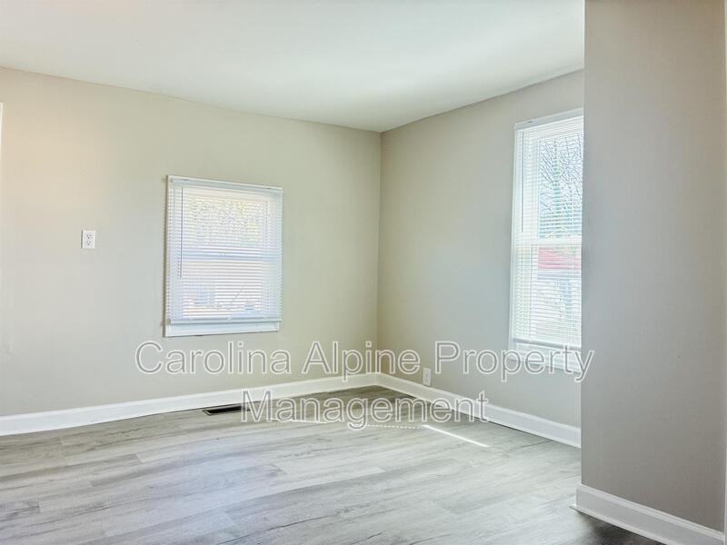 904 E Lincoln St - Photo 6 of 14