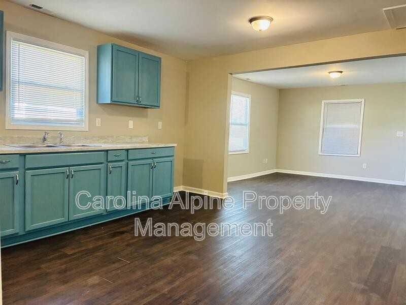 317 N Dilling St - Photo 4 of 18