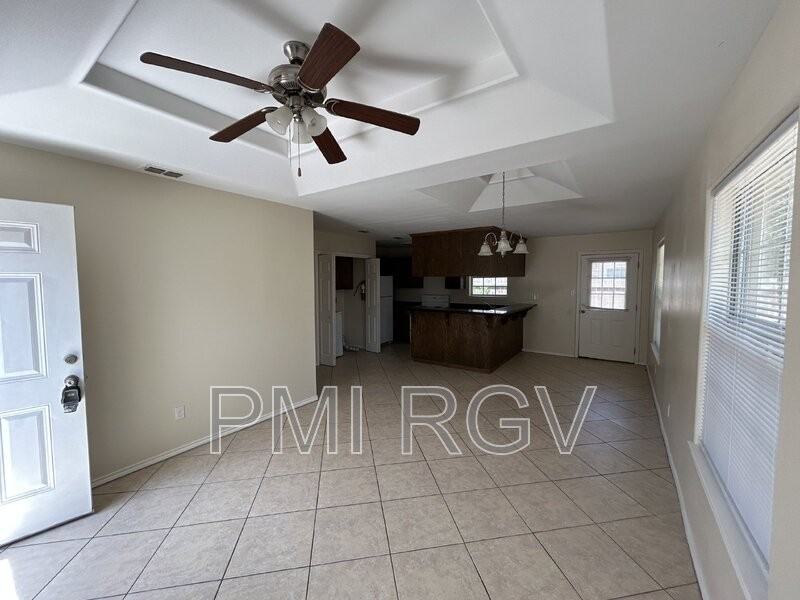 206 W Albatross Ave - Photo 3 of 16