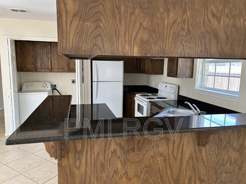 206 W Albatross Ave - Photo 4 of 16