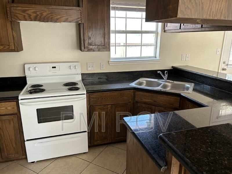 206 W Albatross Ave - Photo 5 of 16