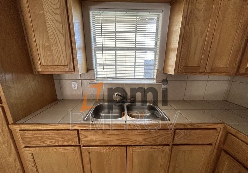 813 E Daffodil - Photo 5 of 26