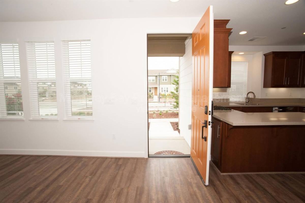 202 9th St - Photo 3 of 10