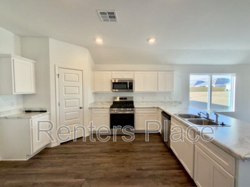 1104 W Fargo Rd - Photo 3 of 16