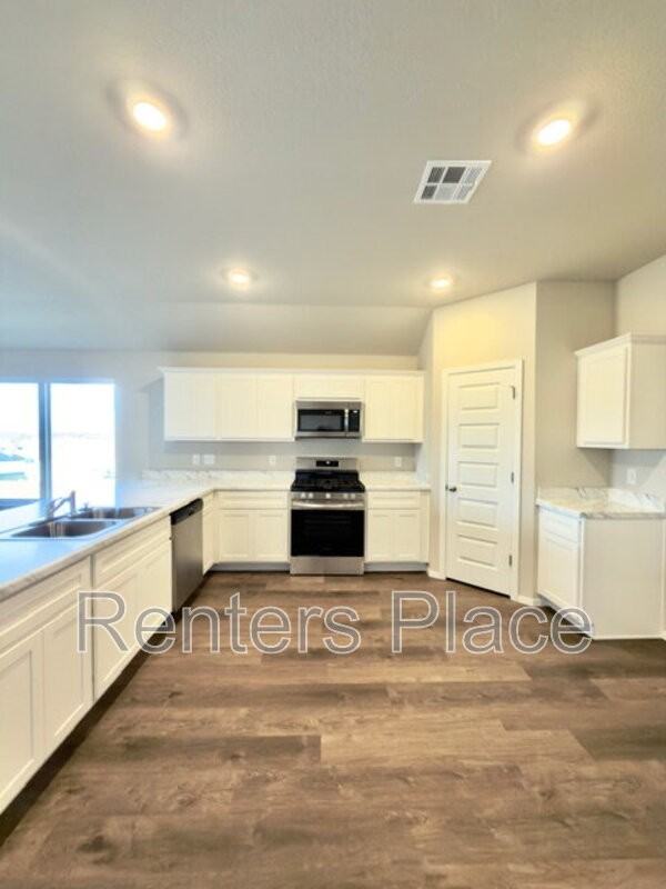 2105 S Lakin Ln - Photo 2 of 16