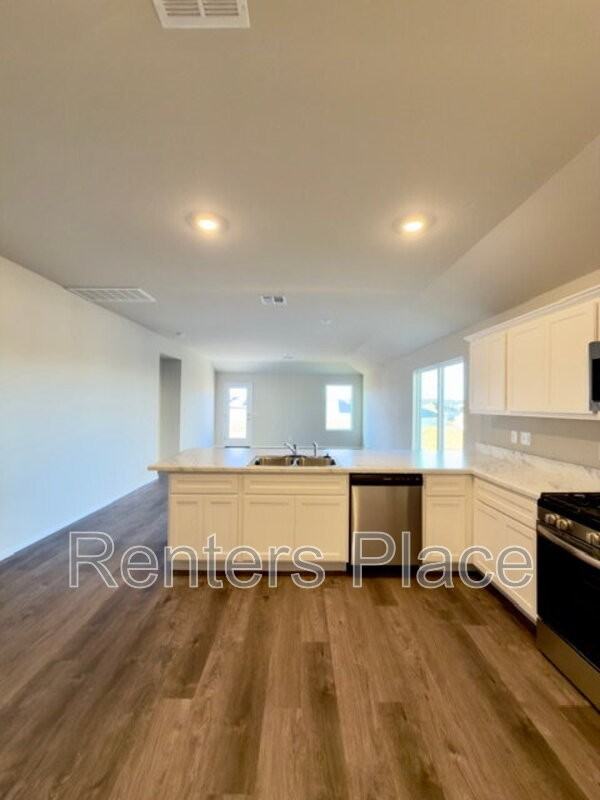 2105 S Lakin Ln - Photo 3 of 16