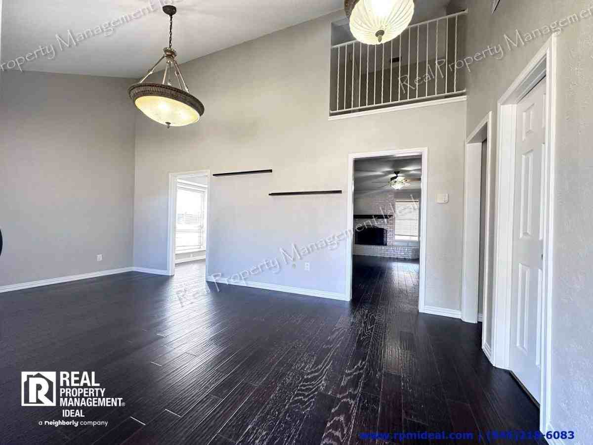 3342 Brook Glen Dr - Photo 3 of 9