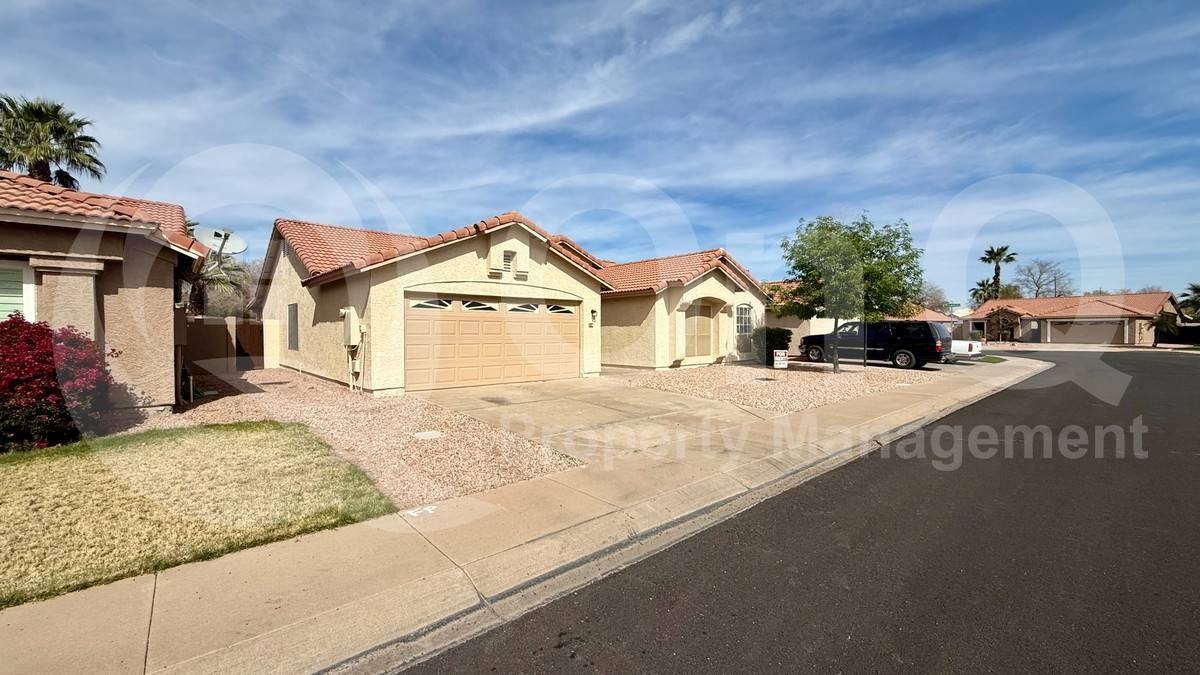 510 W Amoroso Dr - Photo 2 of 10