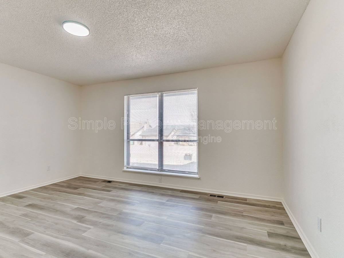 6628 Laurel Dr - Photo 3 of 10