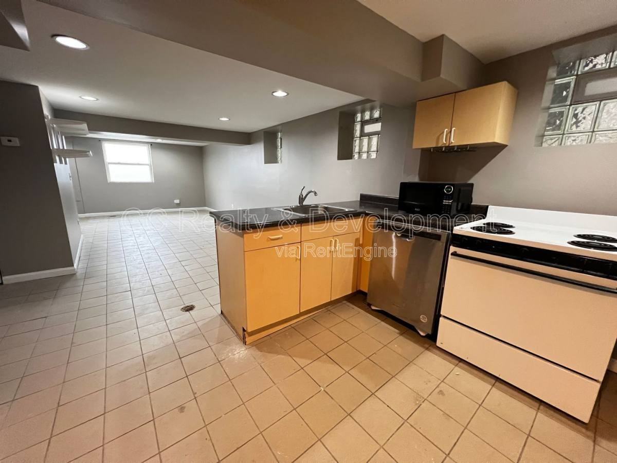 2227 N Clybourn Ave #G - Photo 2 of 10