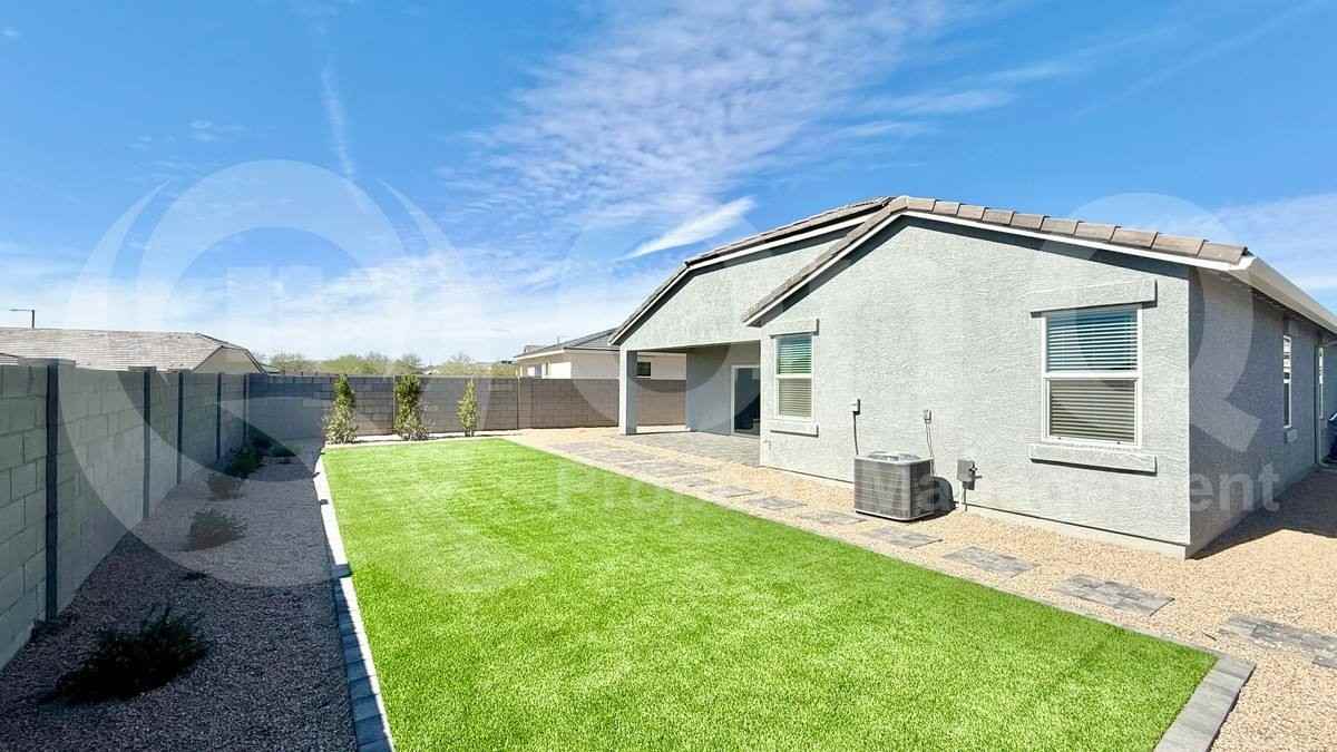 23963 W Verlea Dr - Photo 3 of 10