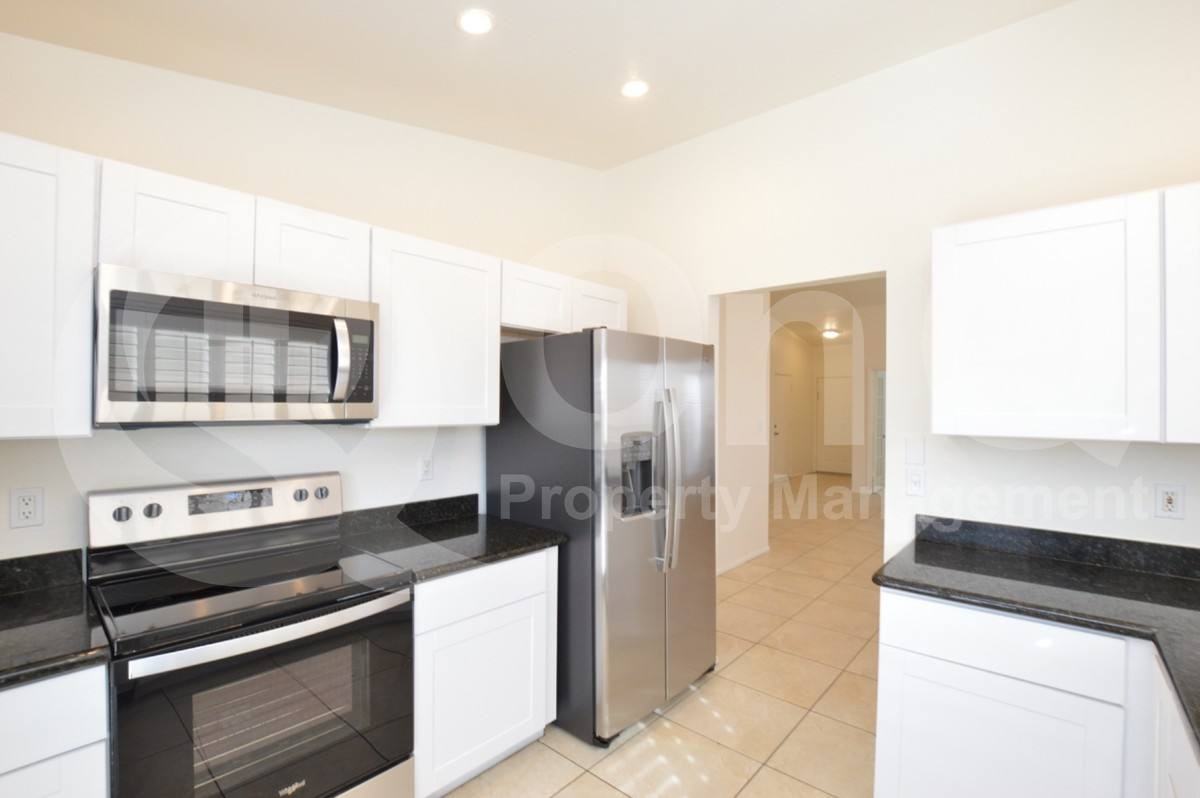 2631 W Hearn Rd - Photo 3 of 10