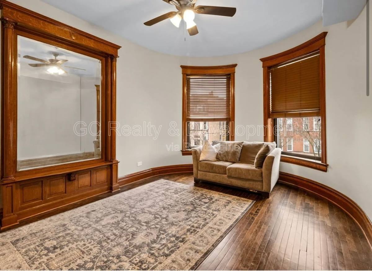 4923 S Vincennes Ave #2 - Photo 2 of 10