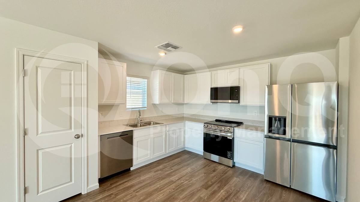 24477 W St Anne Ave - Photo 2 of 10