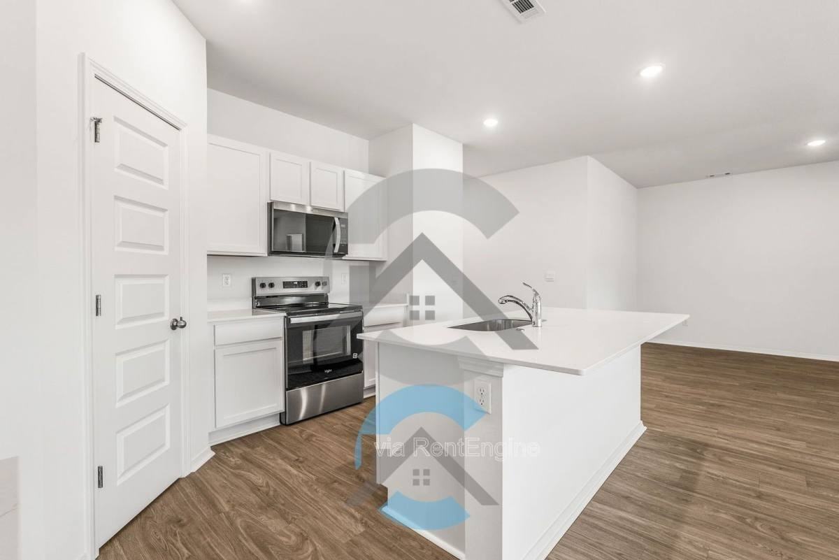 114 E Sunbelt Ct - Photo 3 of 10