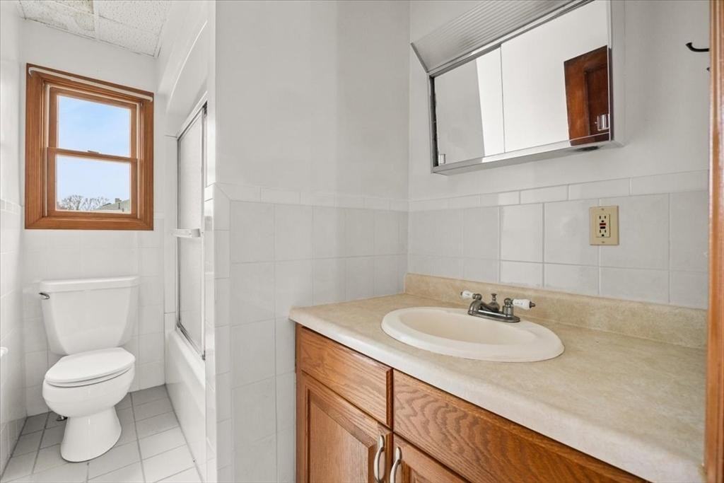 576 Slade St #2 - Photo 7 of 35