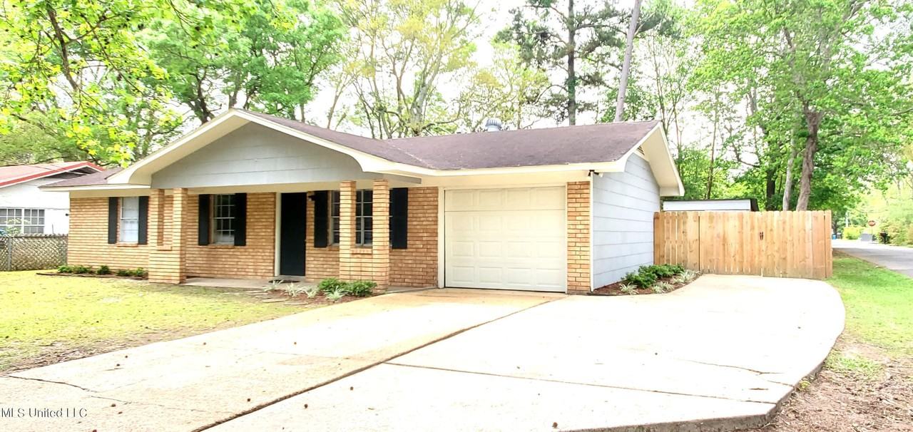 614 Dogwood Rd - Photo 2 of 16