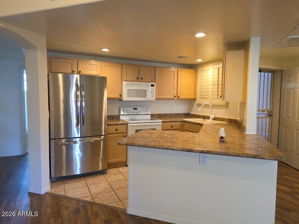 5249 E Shea Blvd #103 - Photo 4 of 17