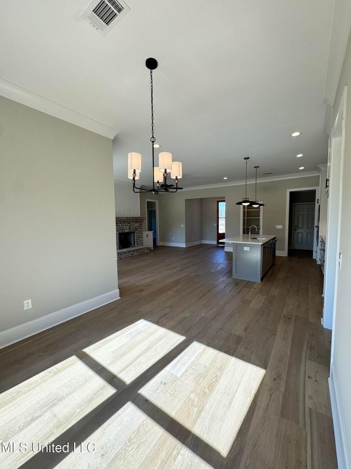 107 Southern Oak Way - Photo 2 of 22