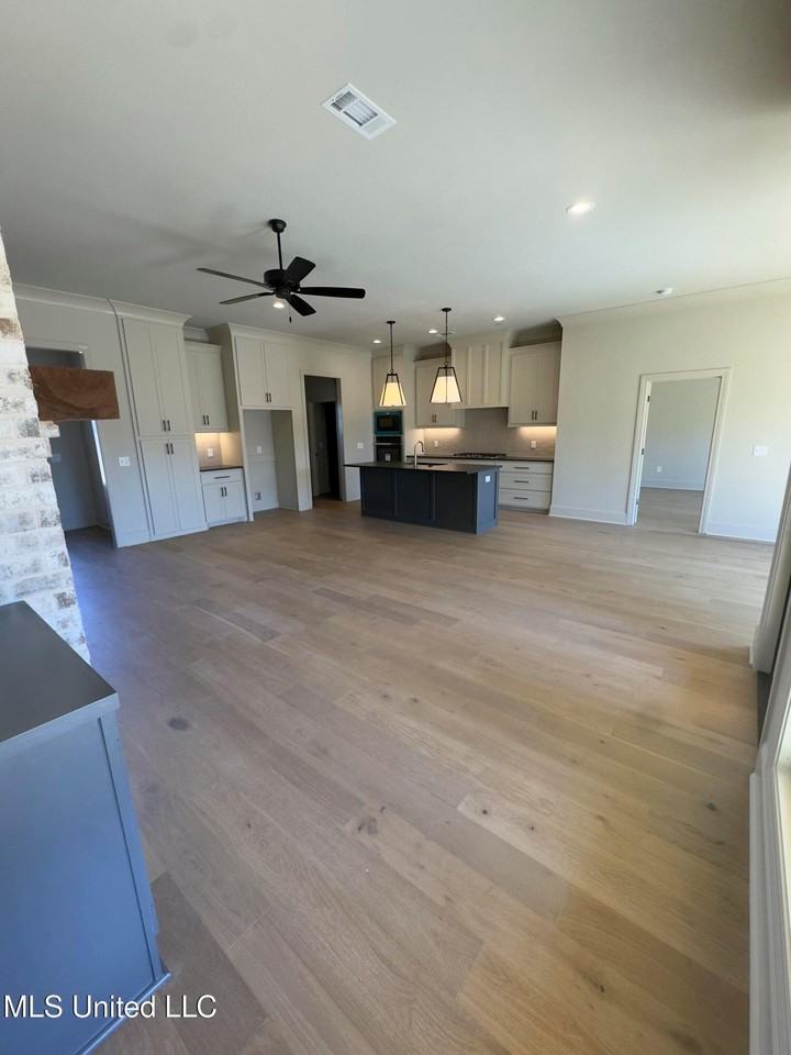 107 Southern Oak Way - Photo 3 of 22