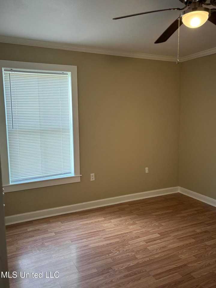 2712 14th St - Photo 5 of 9