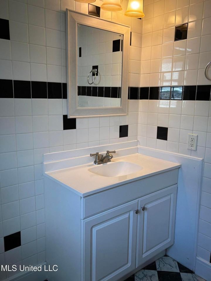 2712 14th St - Photo 7 of 9