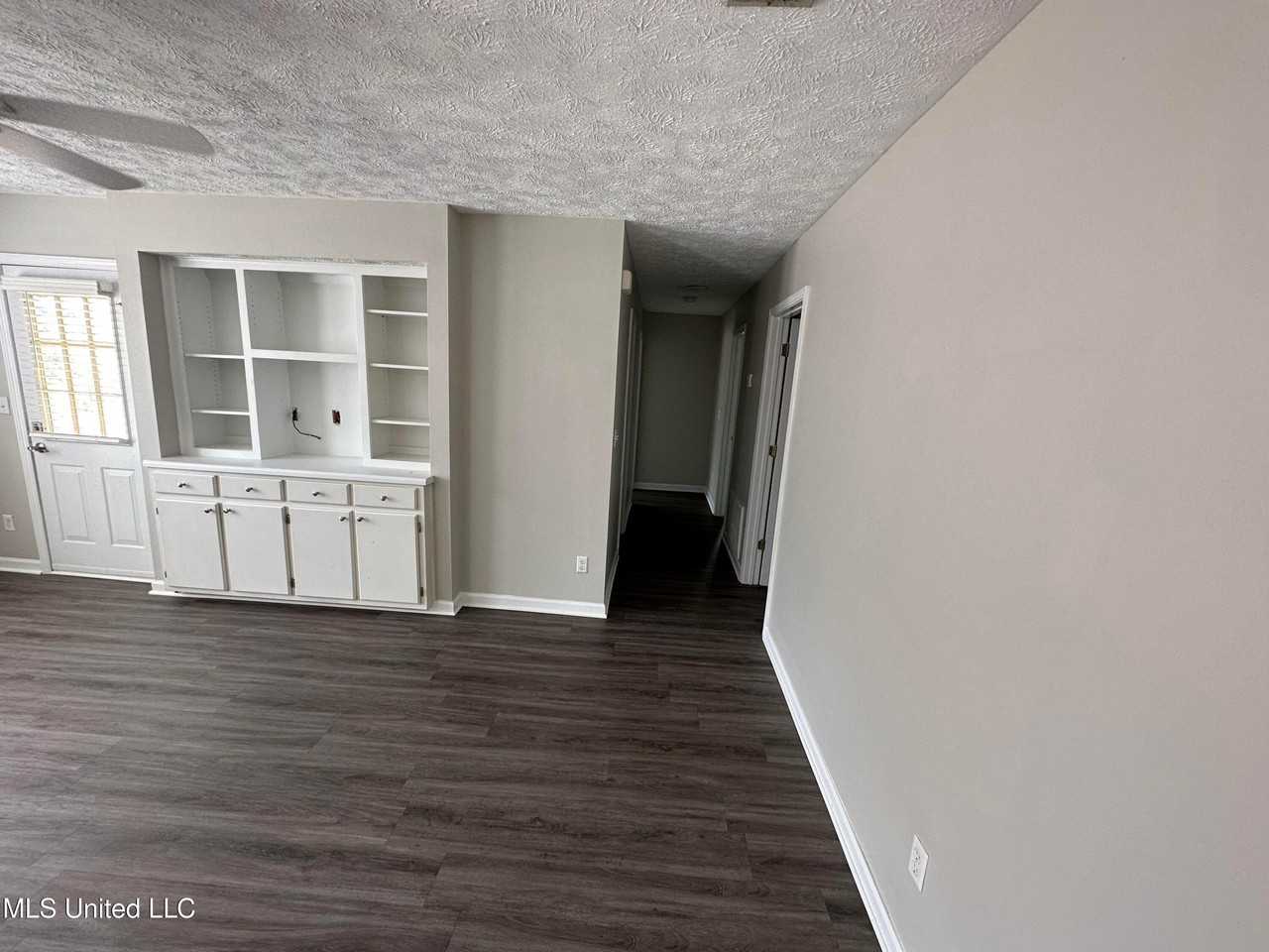 300 Carver Dr - Photo 6 of 12