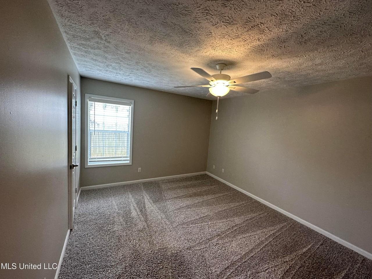 300 Carver Dr - Photo 7 of 12