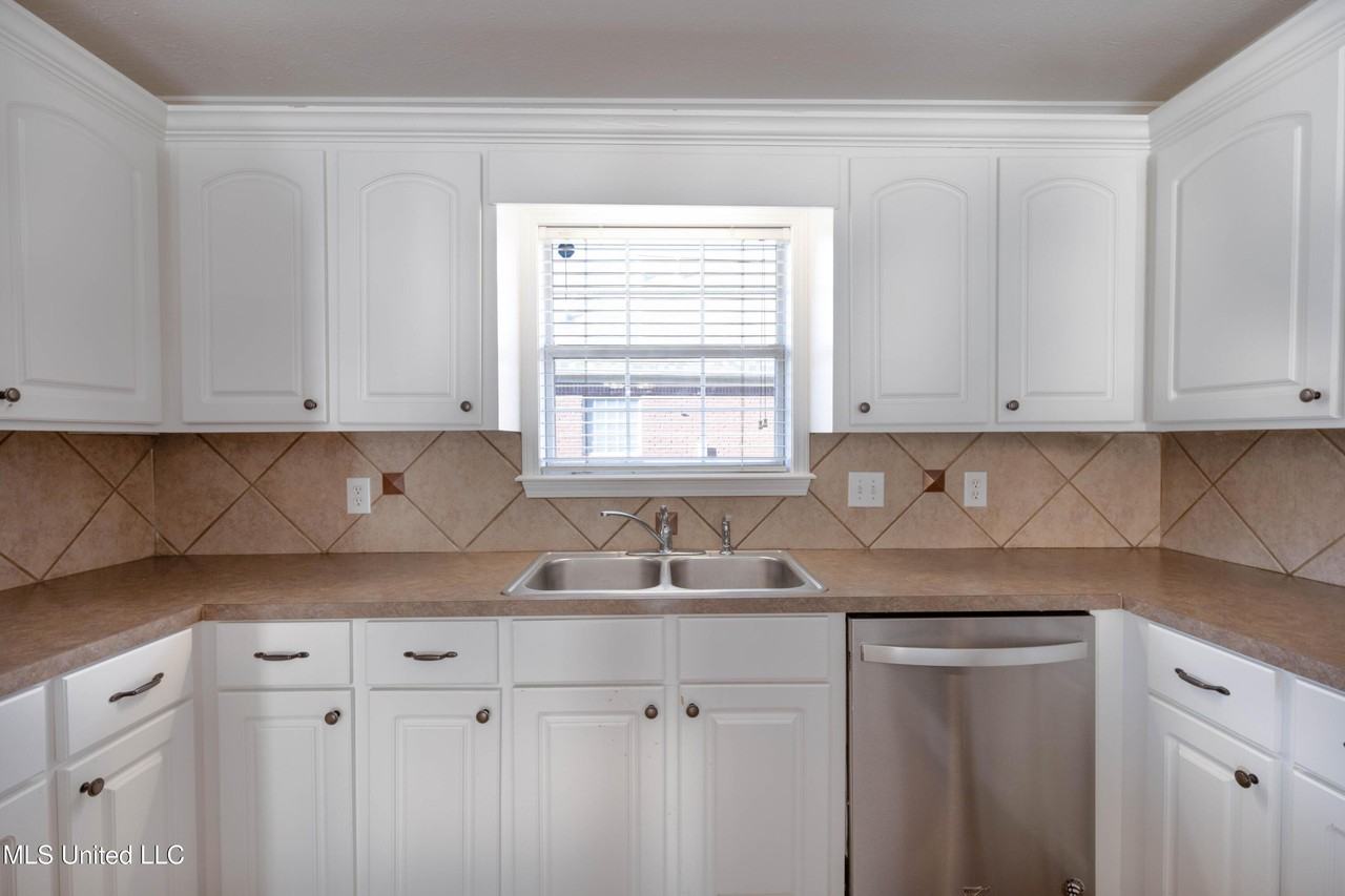 105 Channing Cir - Photo 7 of 30