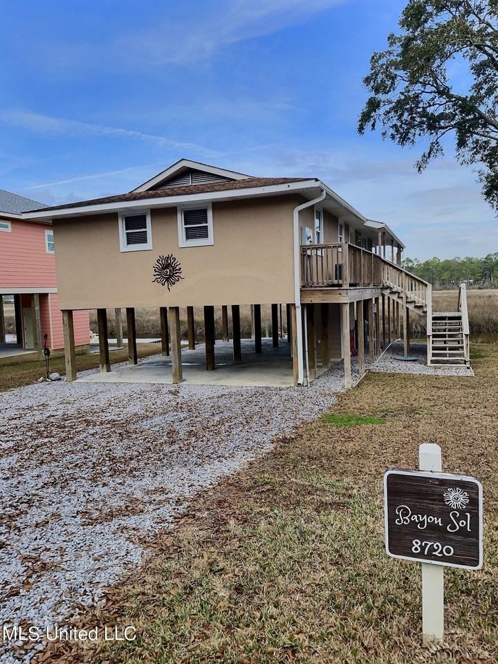 8720 W Simmons Bayou Dr