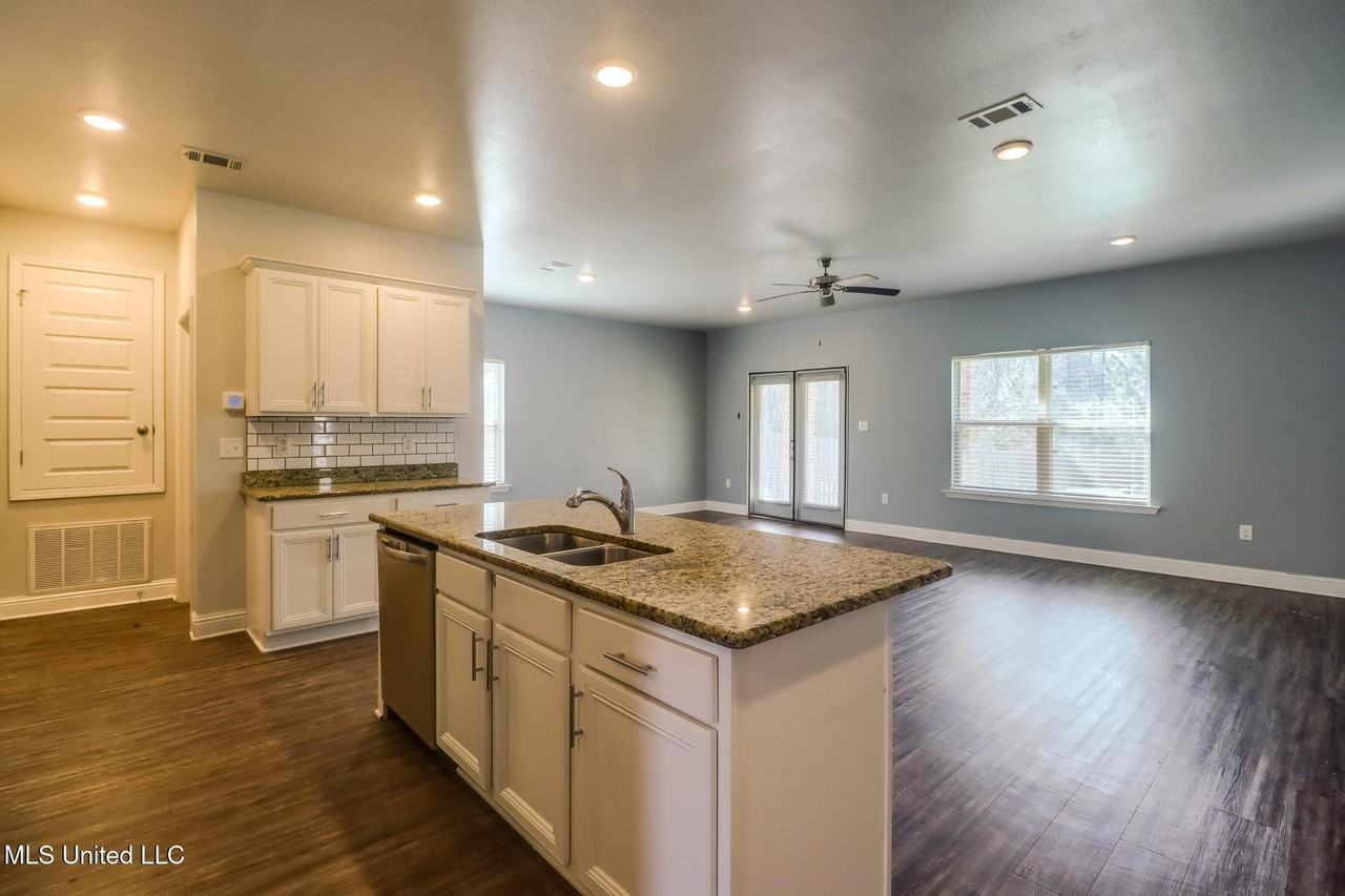 15587 Ollie Ln - Photo 3 of 29