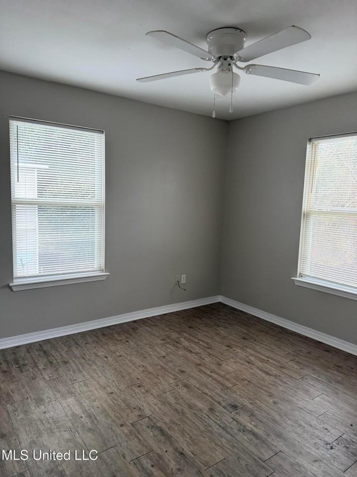 280 Rodenberg Ave - Photo 4 of 7