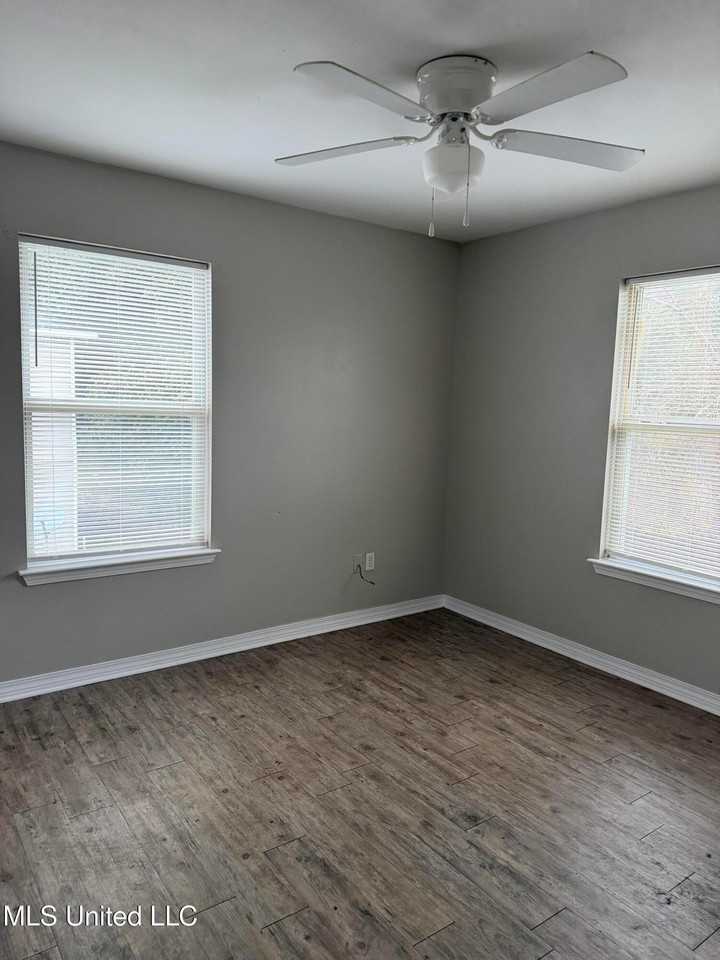 280 Rodenberg Ave - Photo 6 of 7