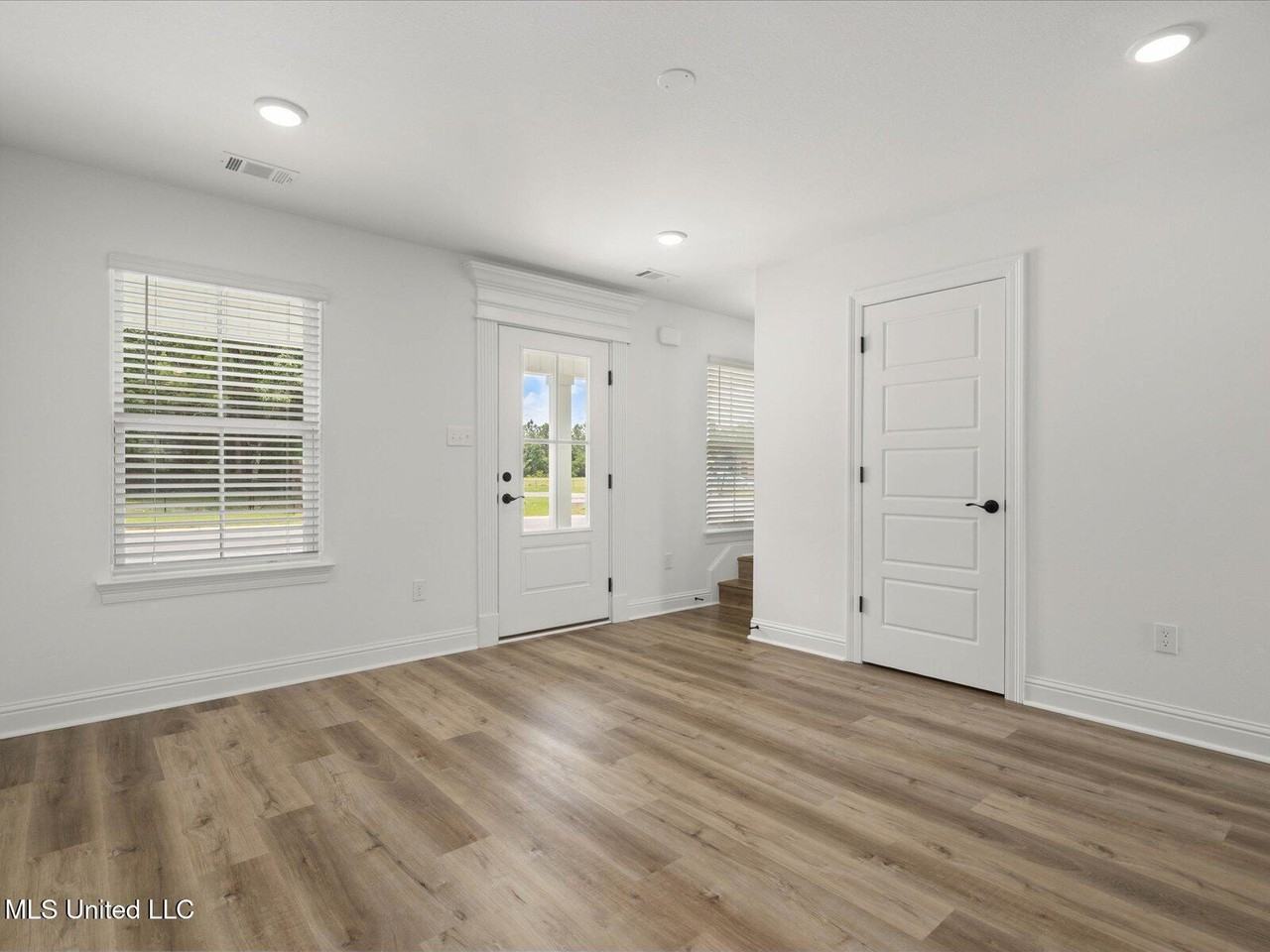 14966 Rowan Oak St - Photo 2 of 14