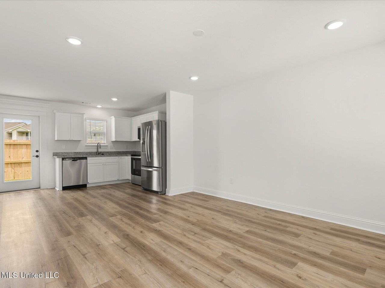 14966 Rowan Oak St - Photo 3 of 14