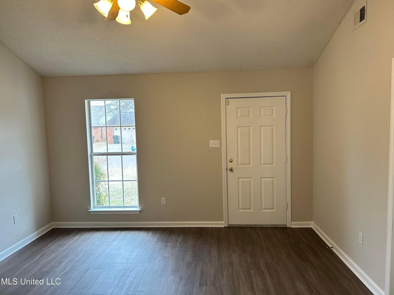 5371 Bradley Ln - Photo 2 of 19